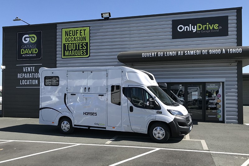 découvrez comment choisir un camion chevaux sécurisé pour assurer le confort et la sécurité de vos animaux lors de leurs déplacements.