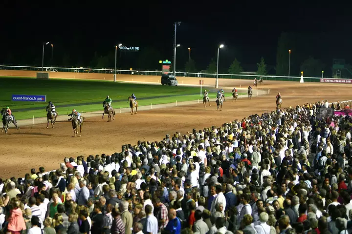 découvrez l'histoire fascinante de l'hippodrome de cabourg et plongez dans l'univers passionnant des courses hippiques qui y sont organisées.