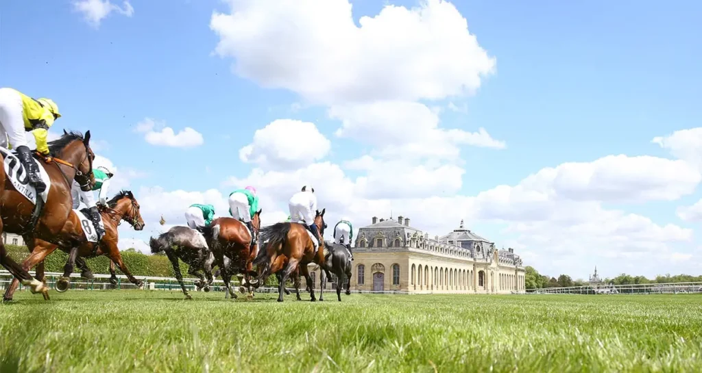 découvrez l'histoire riche et les événements incontournables de l'hippodrome de chantilly, un lieu emblématique des courses hippiques en france.
